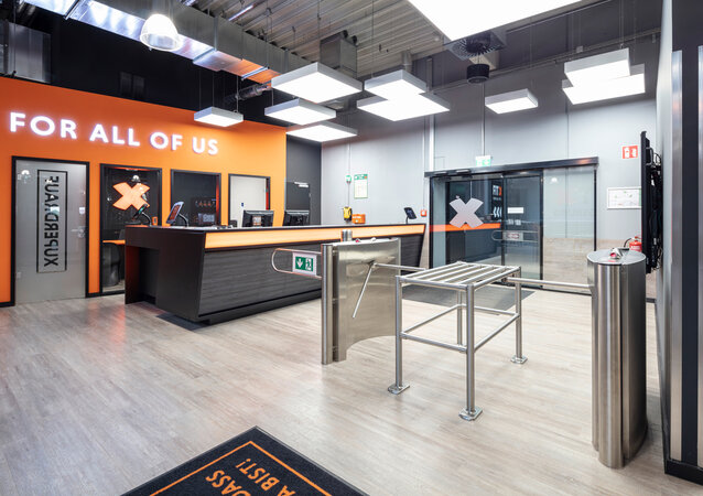 Wanzl Access Solutions_Drehsperre Sirio_FitX_Augsburg_Eingangsbereich 2.jpg