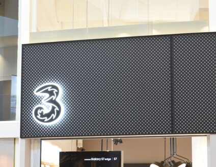 Toiminnalliset kalusteet luovat tilaa modernille myymäläkonseptille