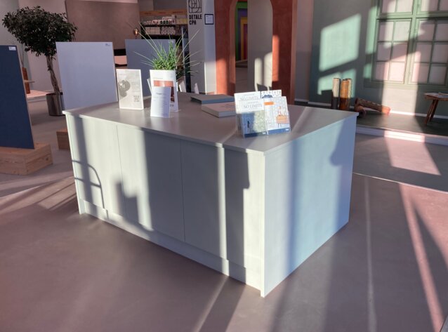 Flüggers univers af farver